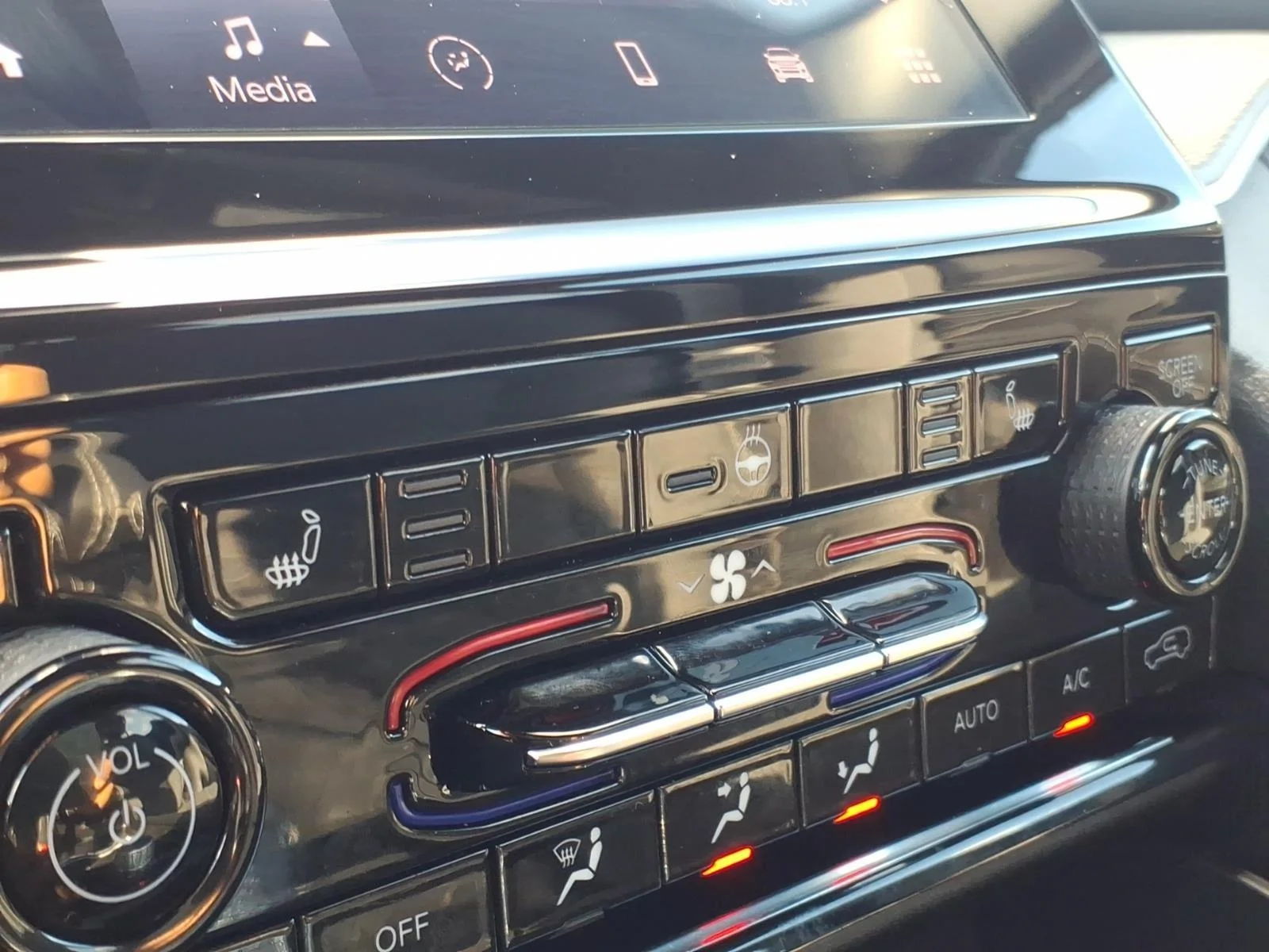 Used 2025 Silver Zynith Jeep Laredo X image 5
