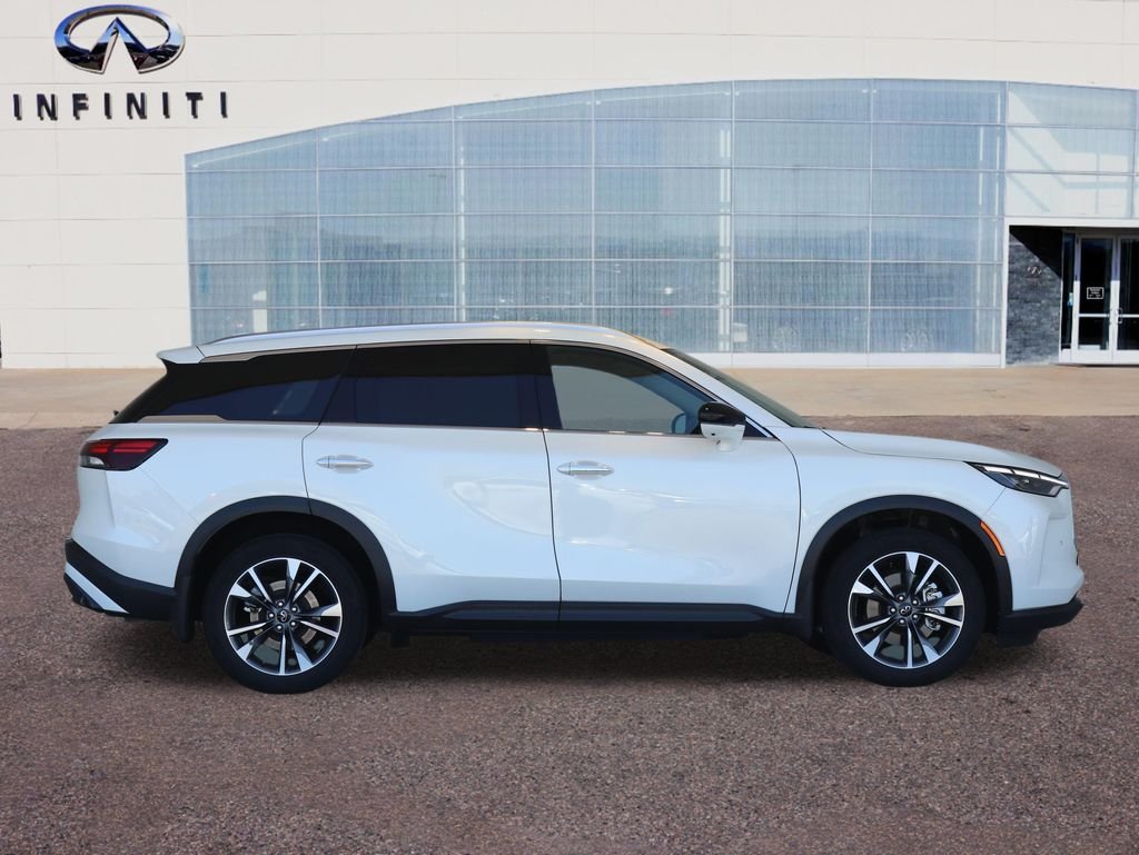 Certified Used 2025 White INFINITI LUXE image 52