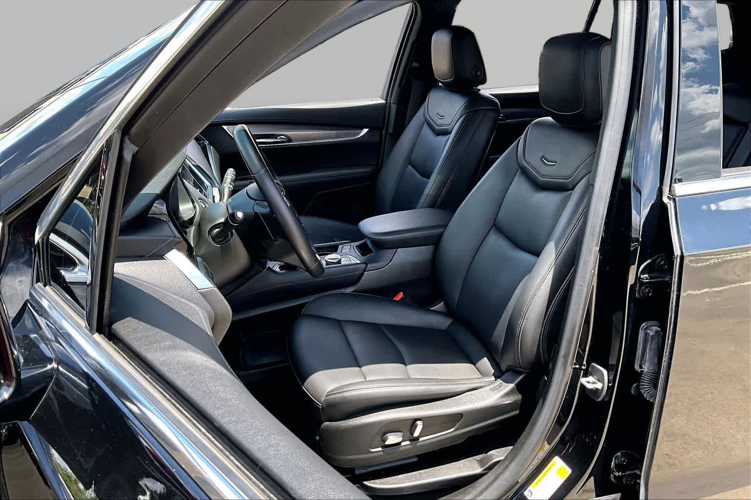 Used 2021 Stellar Black Metallic Cadillac Luxury image 8
