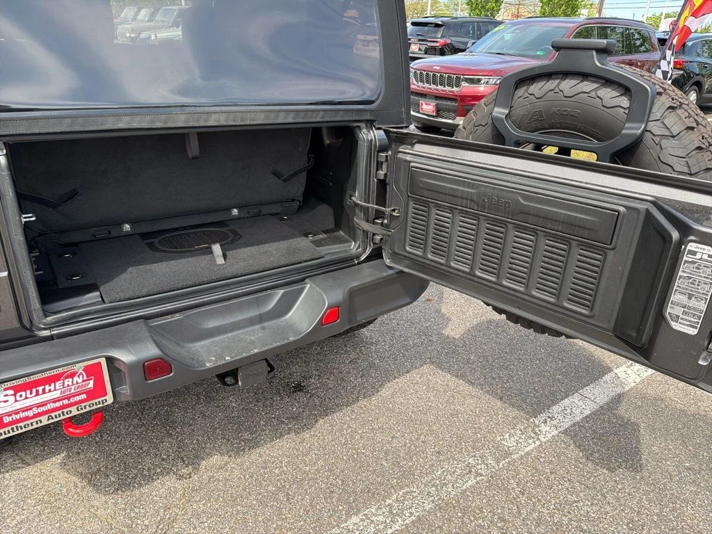Used 2022 Gray Jeep Rubicon image 5