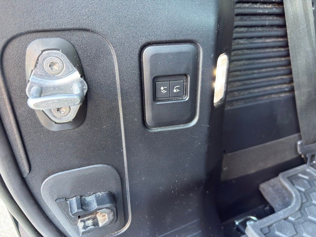2023 Land Rover Defender SE - Photo 43
