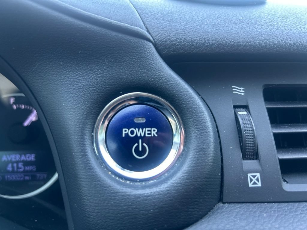 Used 2015 White Lexus 200h image 26