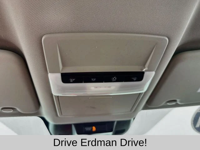 Used 2021 White Nissan S image 17