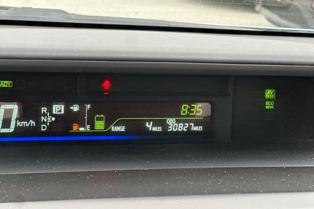 Used 2014 Beige Toyota Three image 31