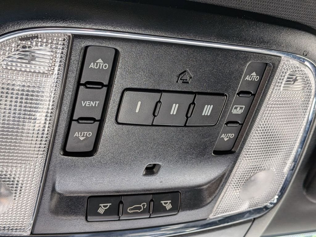 Used 2019 Blue Jeep Overland image 22