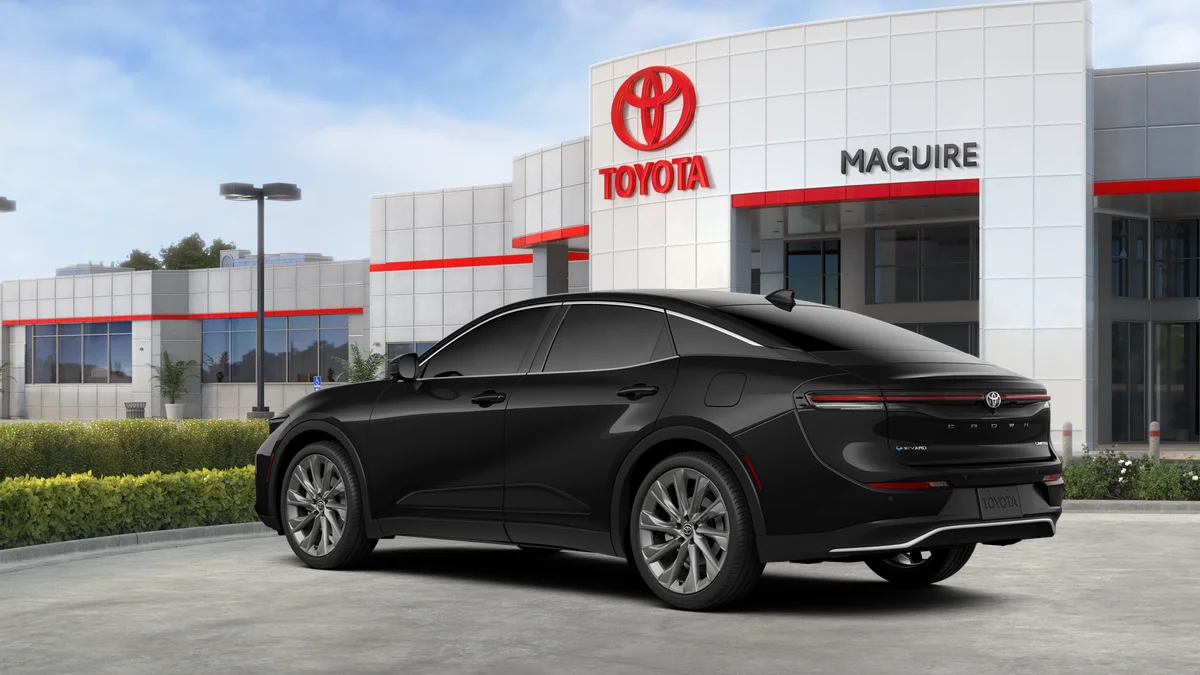 2026 Toyota Crown Limited - Photo 18