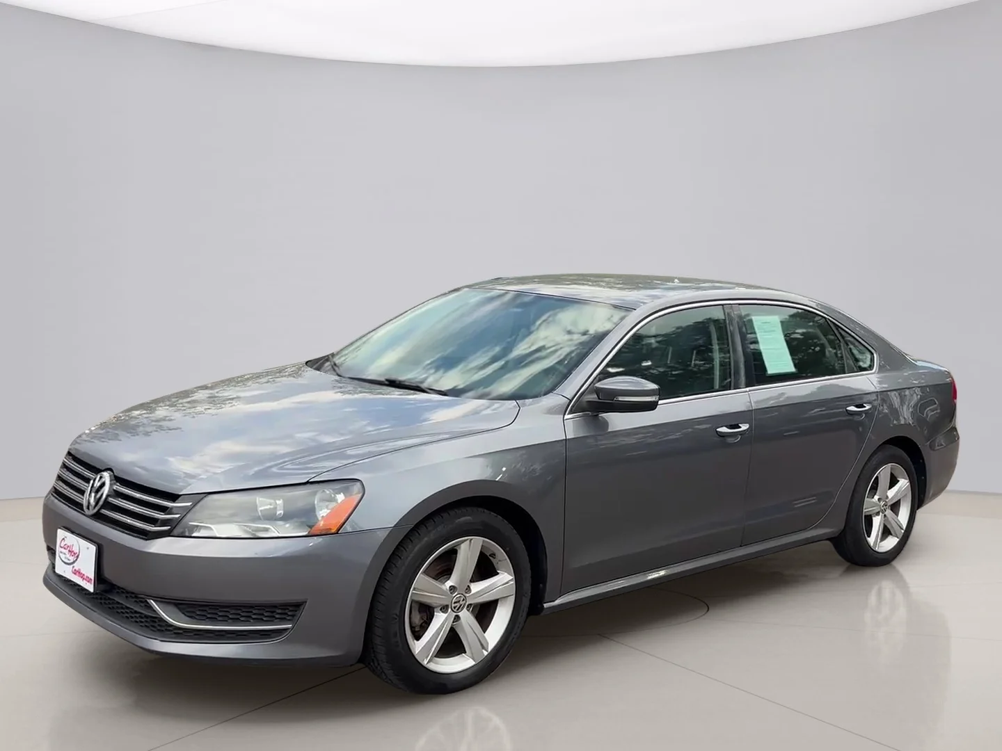 Used 2013 Gray Volkswagen SE image 1