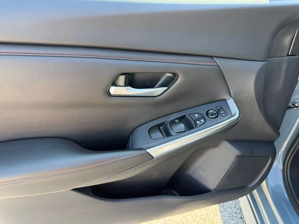 Used 2025 Gray Nissan SR image 5
