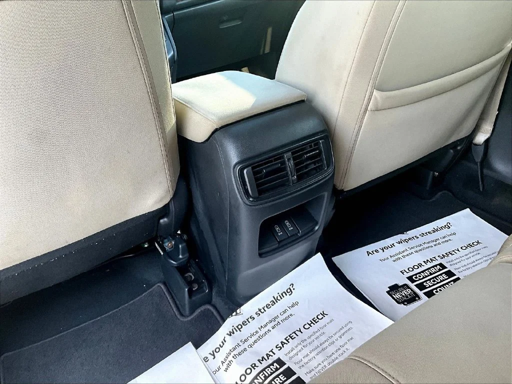 Used 2022 White Honda EX image 12