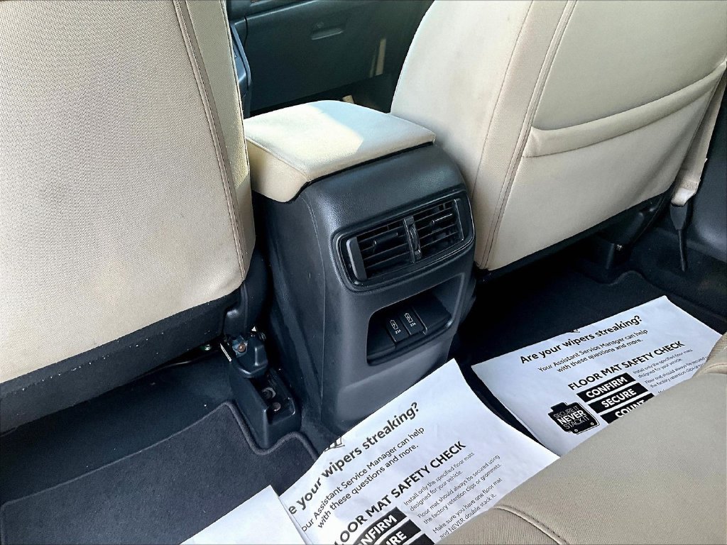 Used 2022 White Honda EX image 12