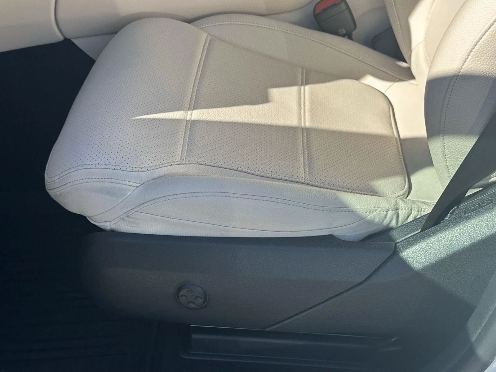 Used 2023 Polar White Mercedes-Benz GLC 300 image 10