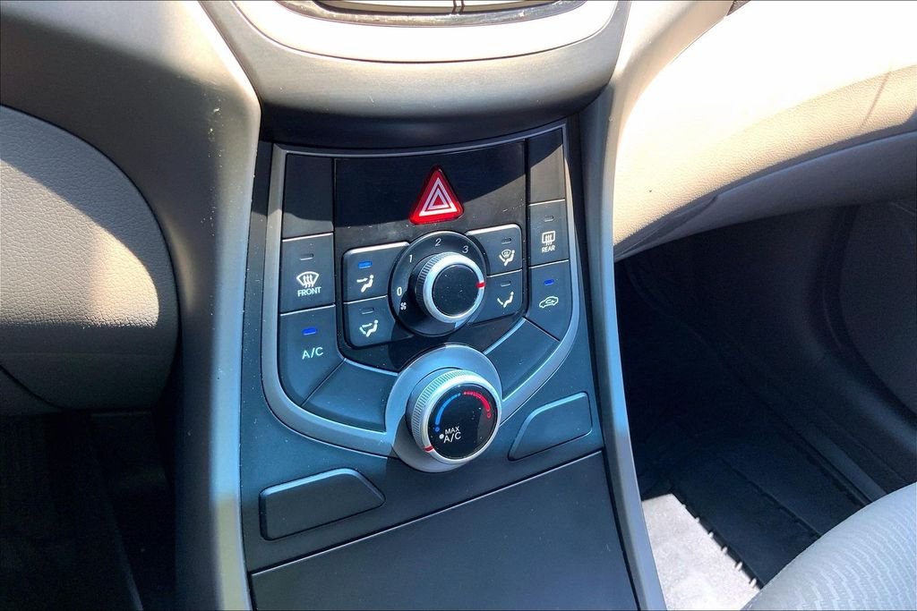 Used 2015 Blue Hyundai SE image 12