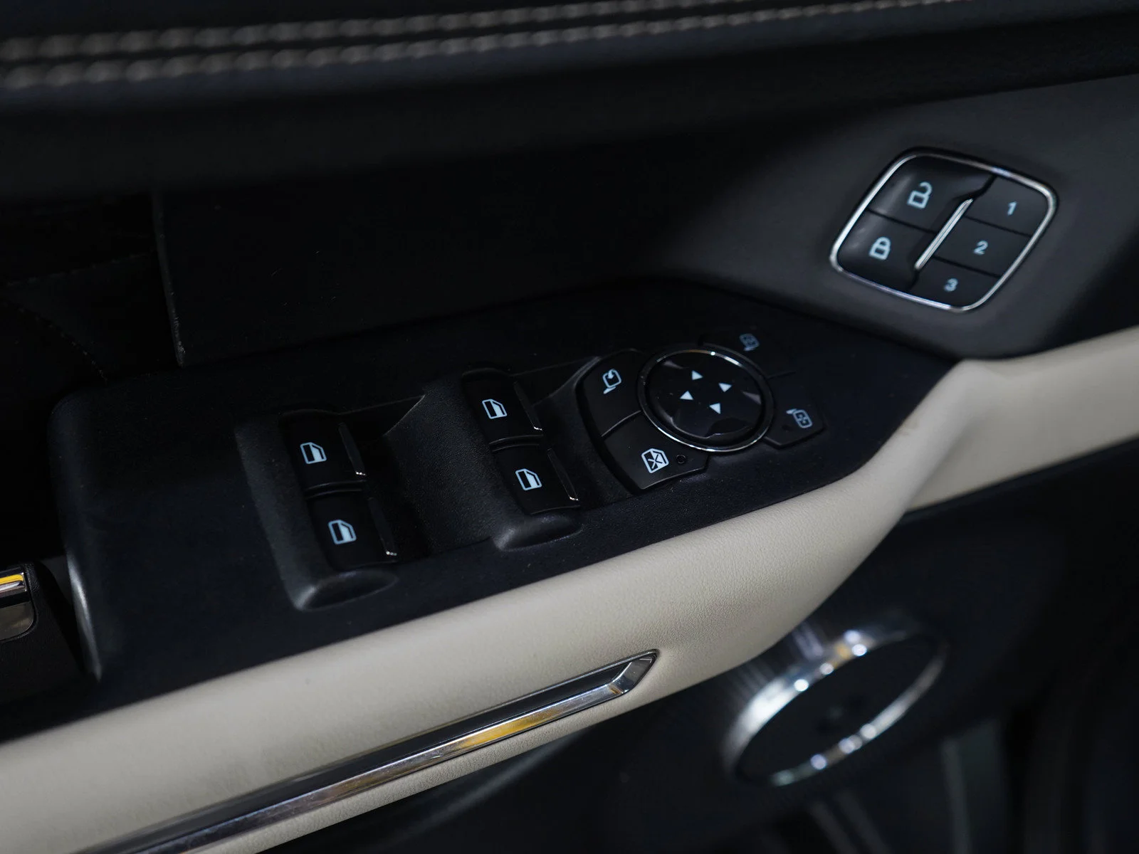 Used 2018 Shadow Black Ford Platinum image 21
