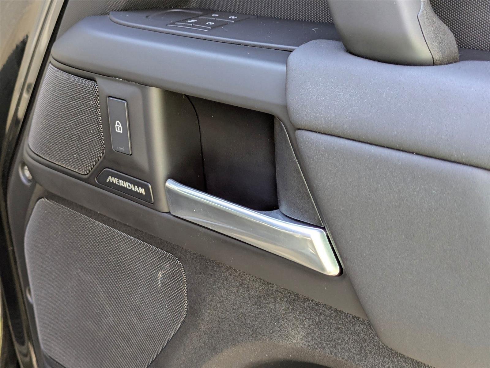 Used 2025  Land Rover S image 35
