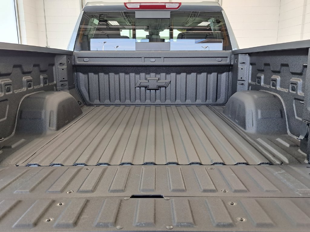 2026 Chevrolet Silverado 1500 LT Crew Cab Pickup Slide 13