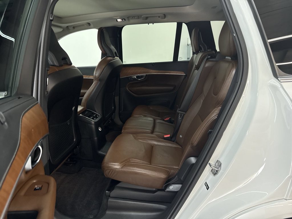 Used 2019 Crystal White Pearl Volvo T8 Inscription image 16