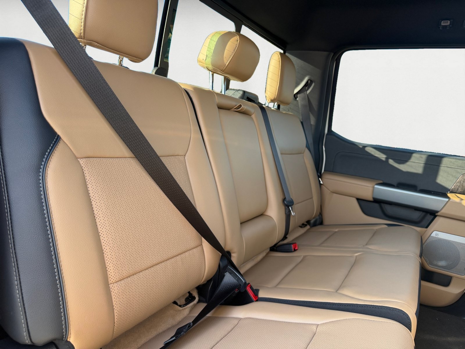 New 2026 Star White Metallic Tri-Coat Ford LARIAT image 18