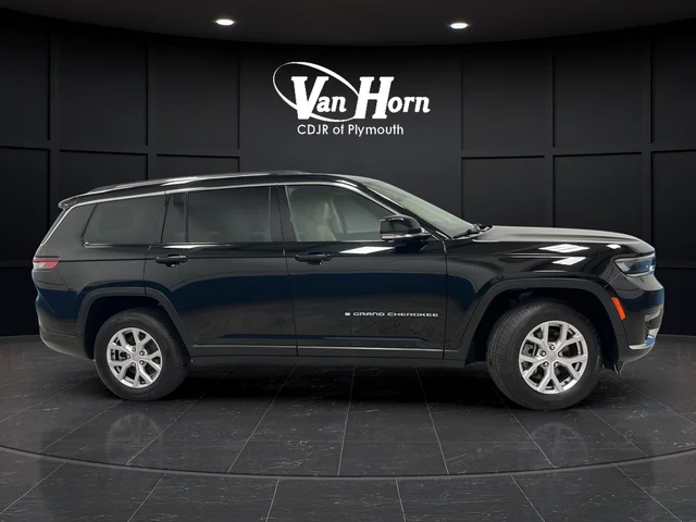 Used 2022 Diamond Black Jeep Limited image 8