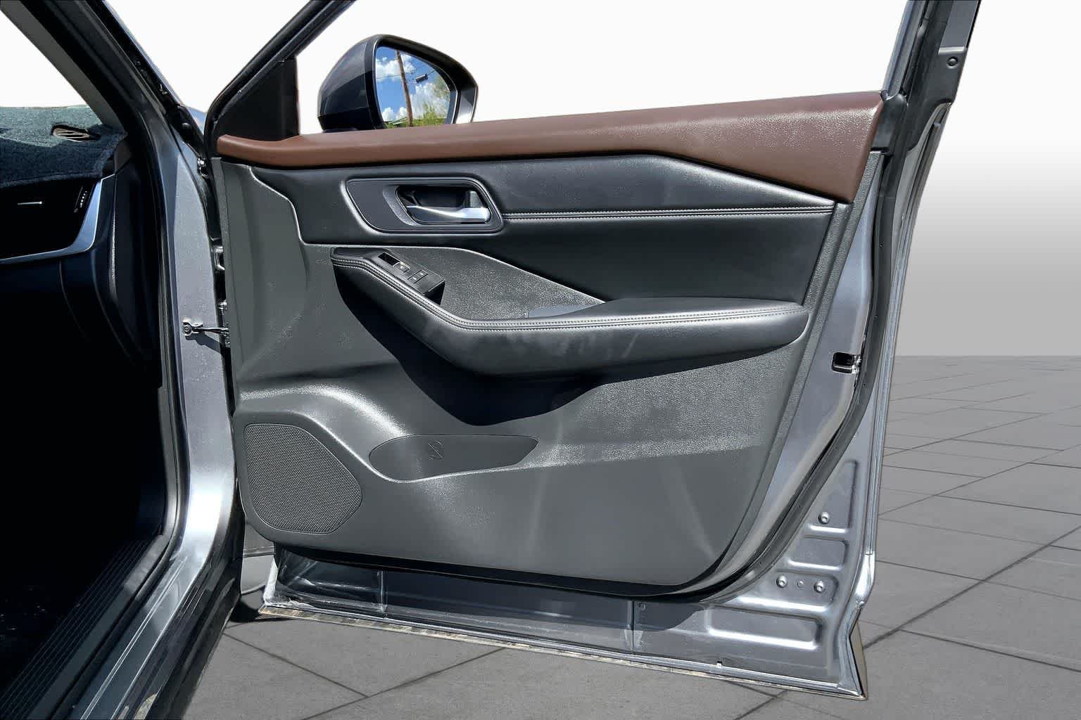 Used 2023 Gun Metallic Nissan SL image 20