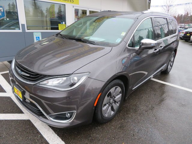 2018 Chrysler Pacifica Hybrid Limited's photo