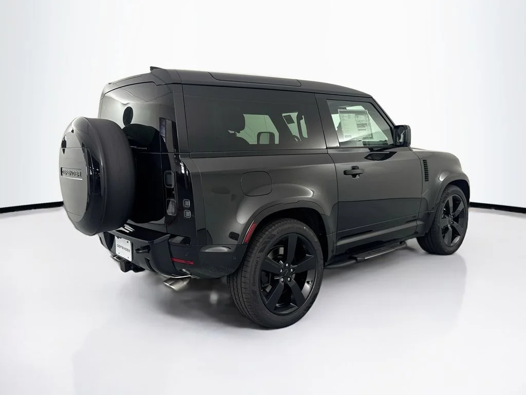 New 2026 Santorini Black Land Rover V8 image 5