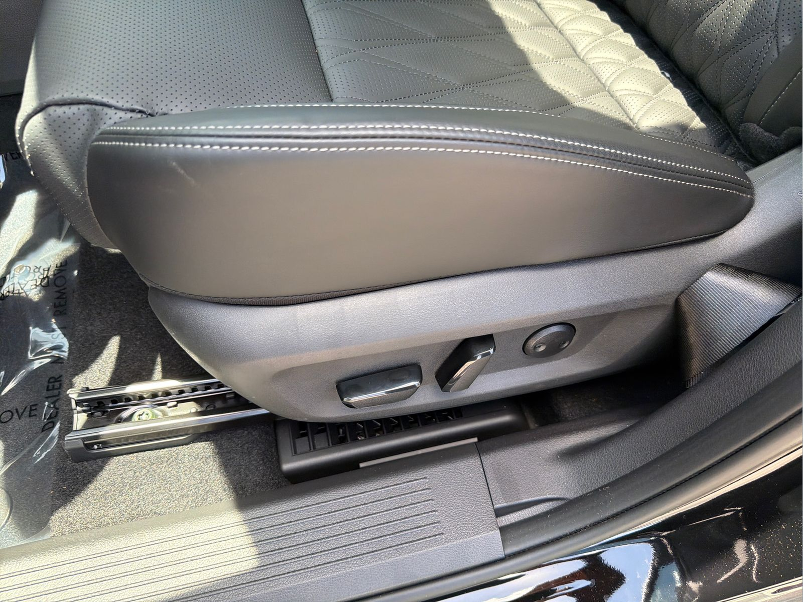 New 2026 Black Nissan Platinum image 32