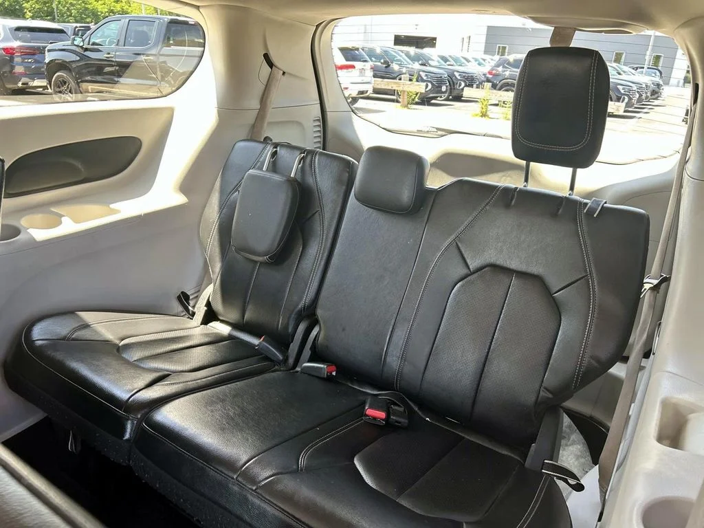 Used 2022 White Chrysler Touring L image 17