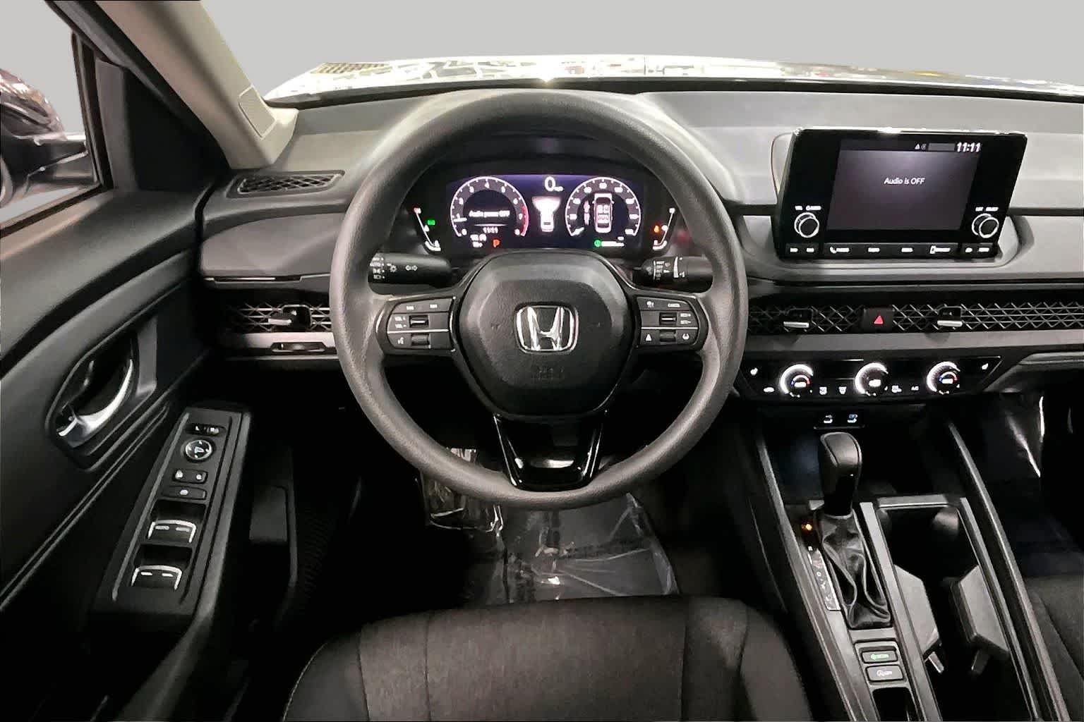 Used 2025 Solar Silver Metallic Honda SE image 6