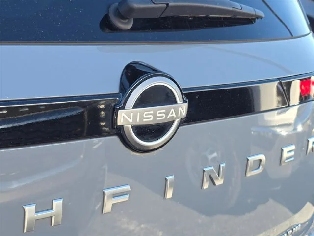 Used 2024 Gray Nissan Platinum image 34