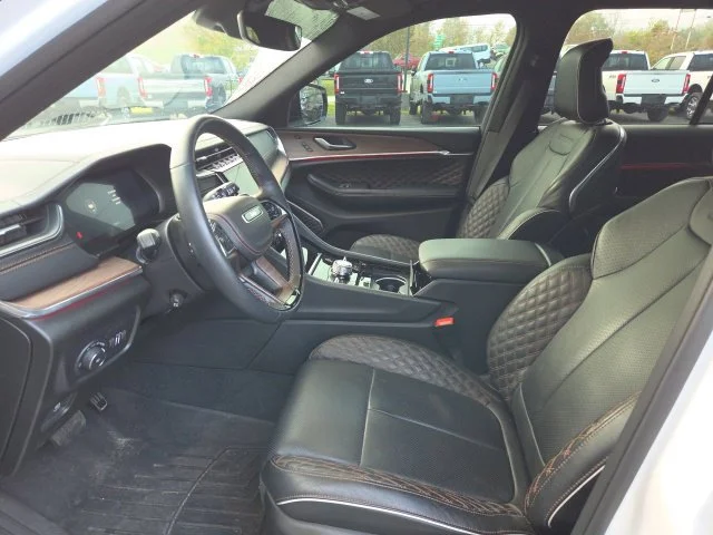 Used 2025 Bright White Clearcoat Jeep Summit image 5