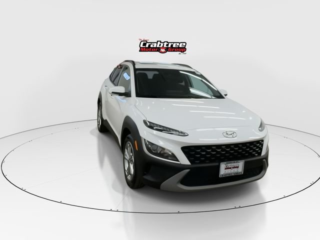 Used 2023 White Hyundai SEL image 2