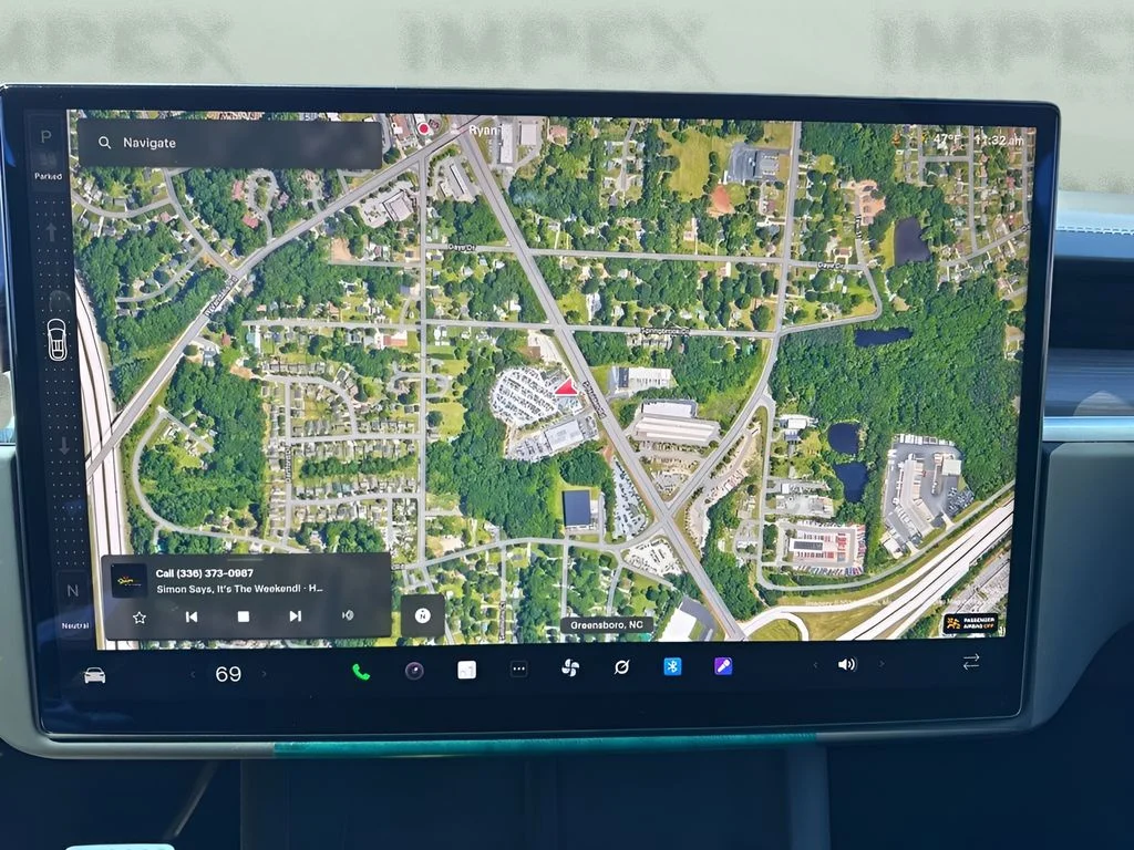 Used 2024  Tesla Base image 20