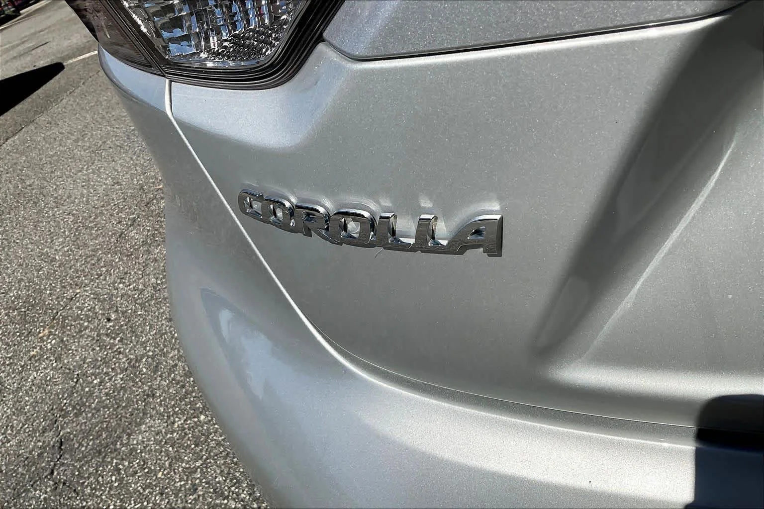 Used 2025 Classic Silver Metallic Toyota SE image 30