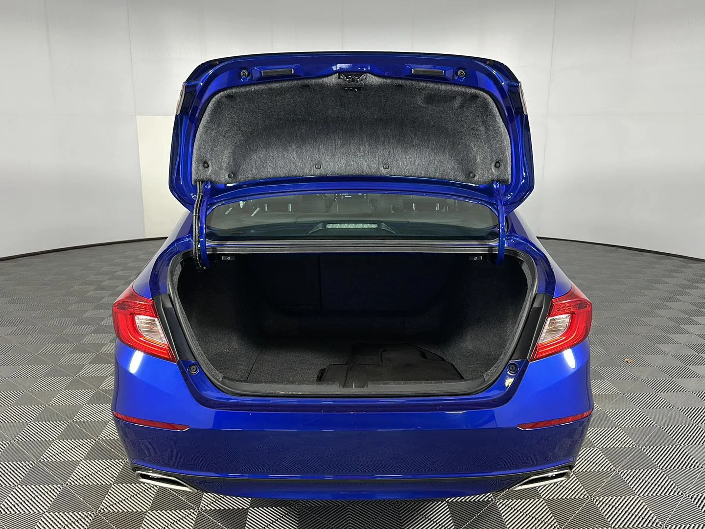 Used 2019 Still Night Pearl Honda Sport image 22
