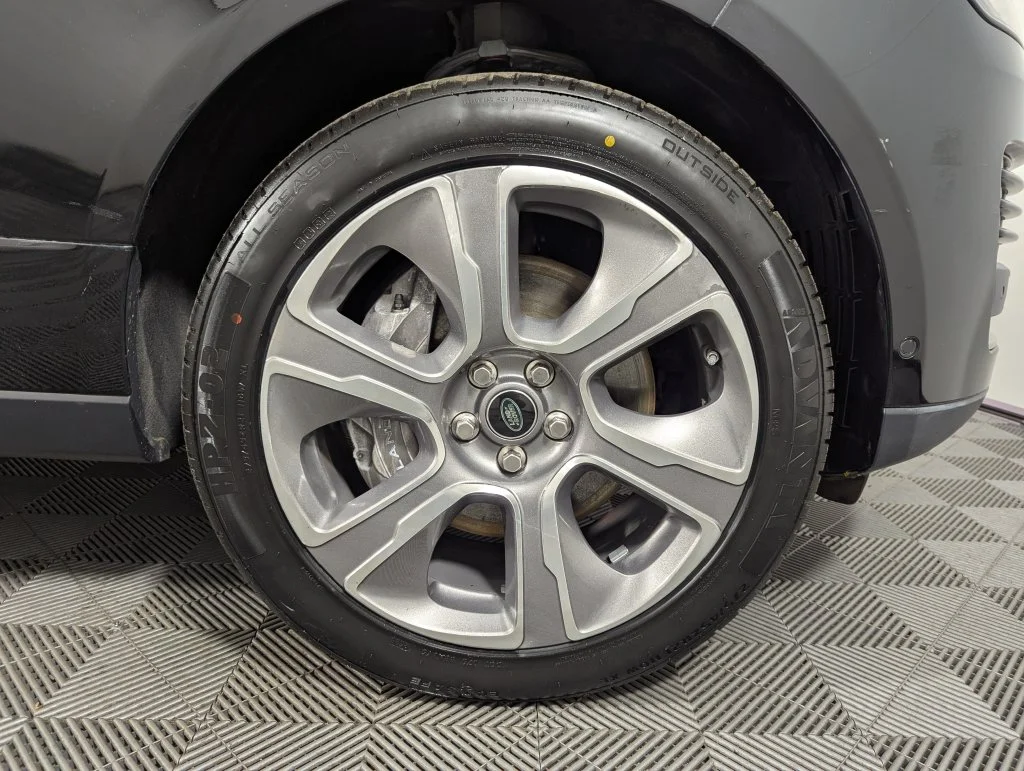 Used 2019 Black Land Rover 3.0L V6 Supercharged HSE image 29