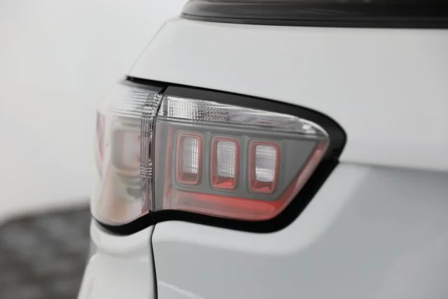 New 2026 Bright White Clear-Coat Exterior Paint Jeep Trailhawk image 37
