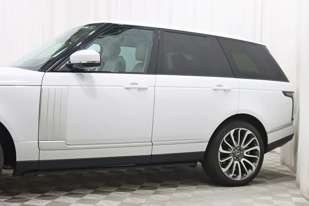 Used 2021 White Land Rover Westminster image 4