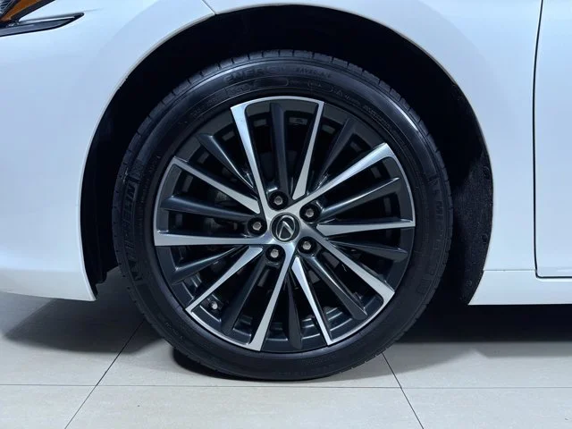 Used 2024 White Lexus ES 350 Luxury image 10