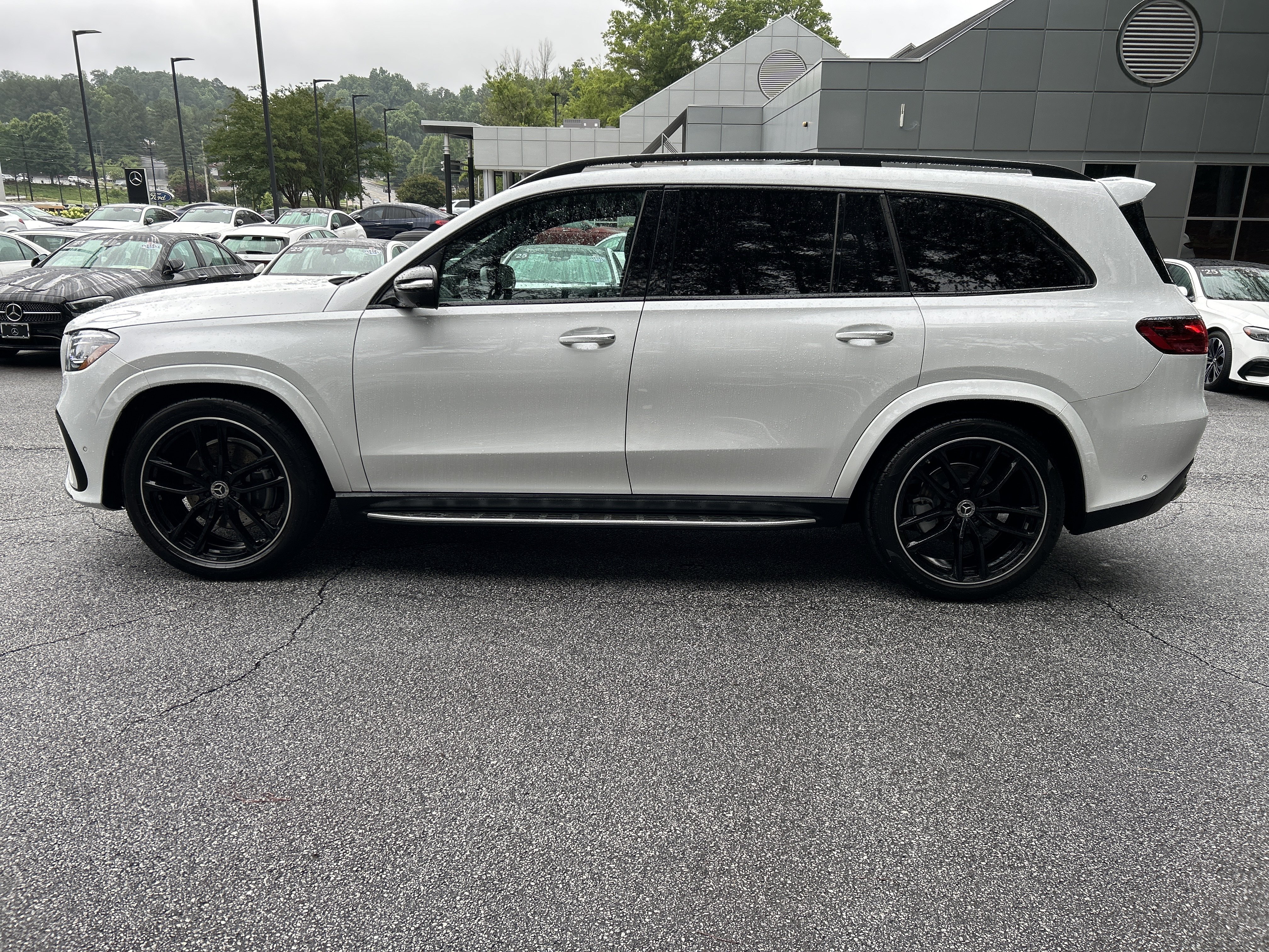 Certified Used 2025 MANUFAKTUR Moonlight White Metallic Mercedes-Benz GLS 450 4MATIC® SUV image 16