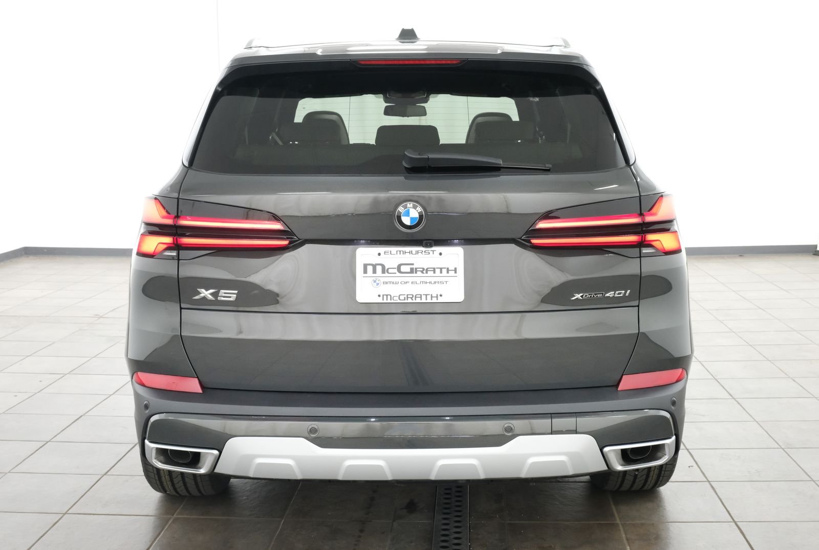 New 2026 Dravit Grey Metallic BMW xDrive40i image 5