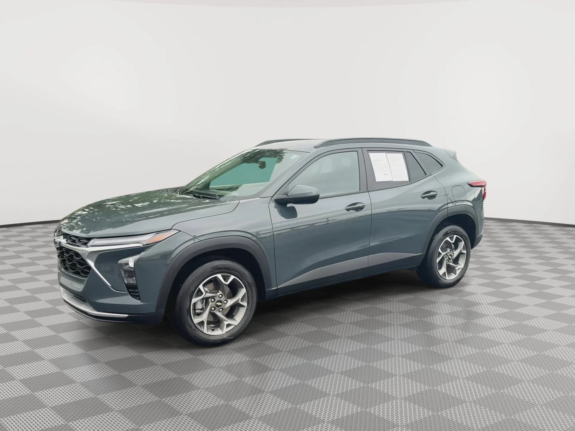2025 Chevrolet Trax LT - Photo 4