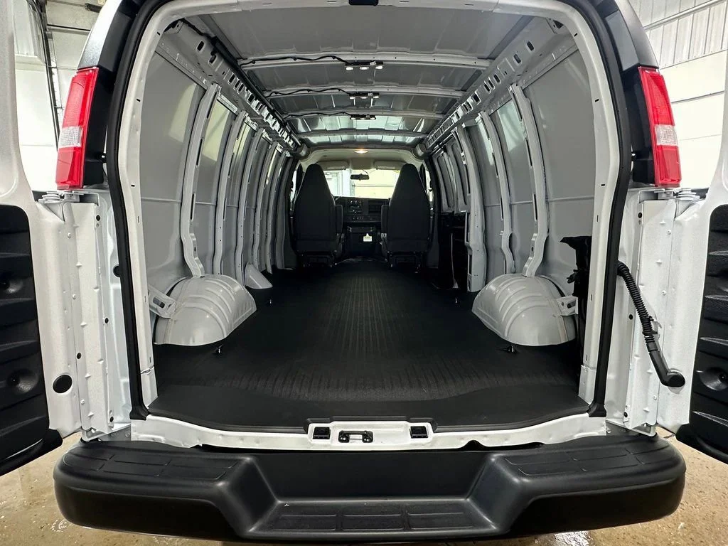 2025 Chevrolet Express Cargo Work Van - Photo 27