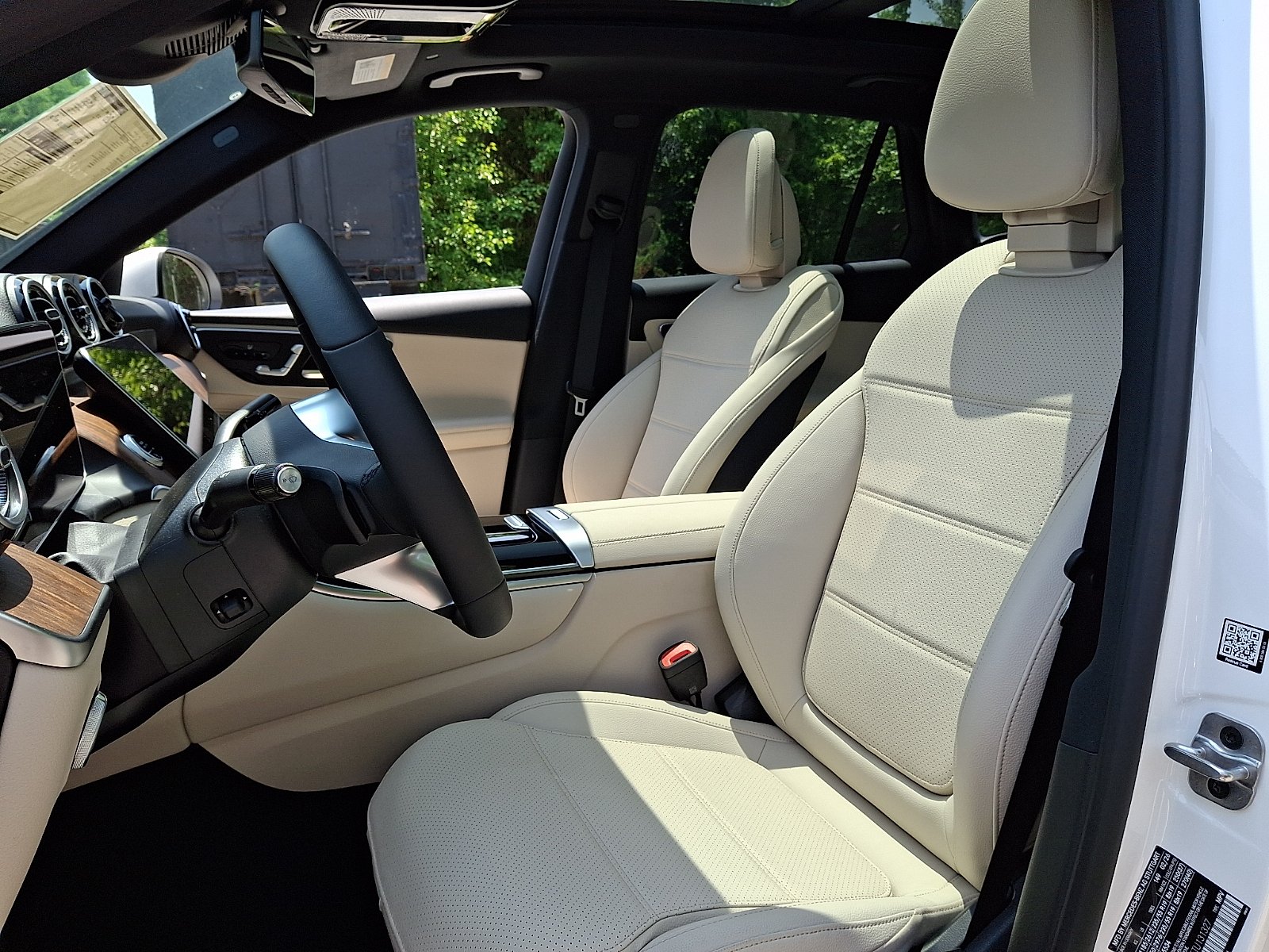 New 2026 Polar White Mercedes-Benz GLC 300 image 11