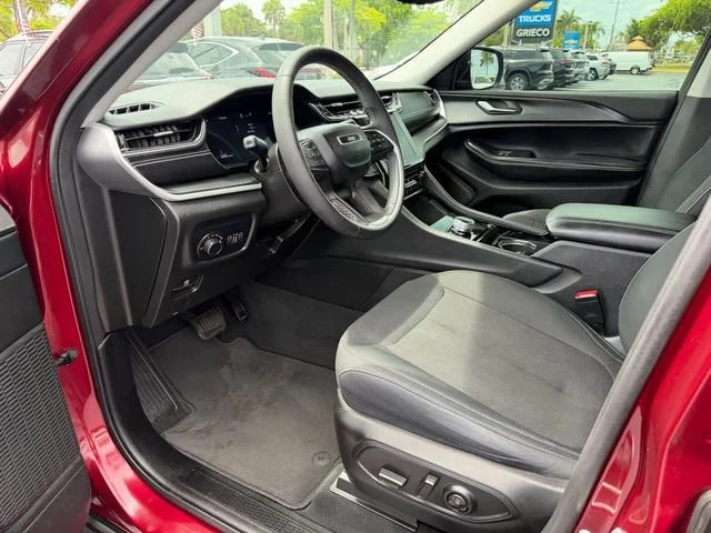 Used 2023 Red Jeep Laredo 4x2 image 11