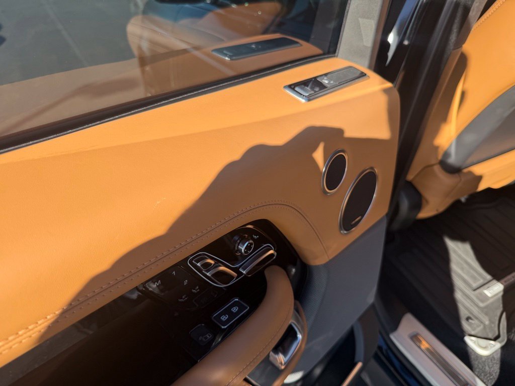 Used 2022  Land Rover Autobiography image 9