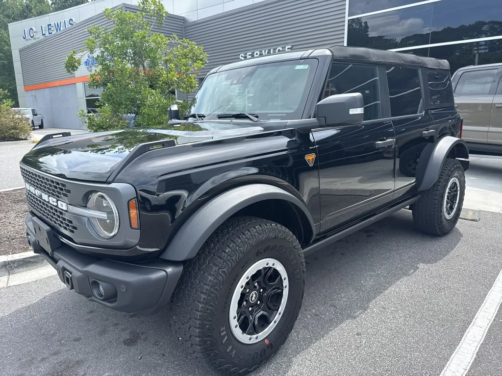 Used 2025 Shadow Black Ford Badlands image 3