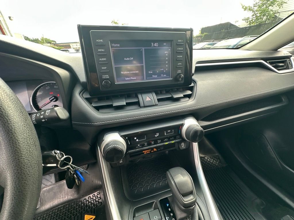 Used 2019 White Toyota LE image 15