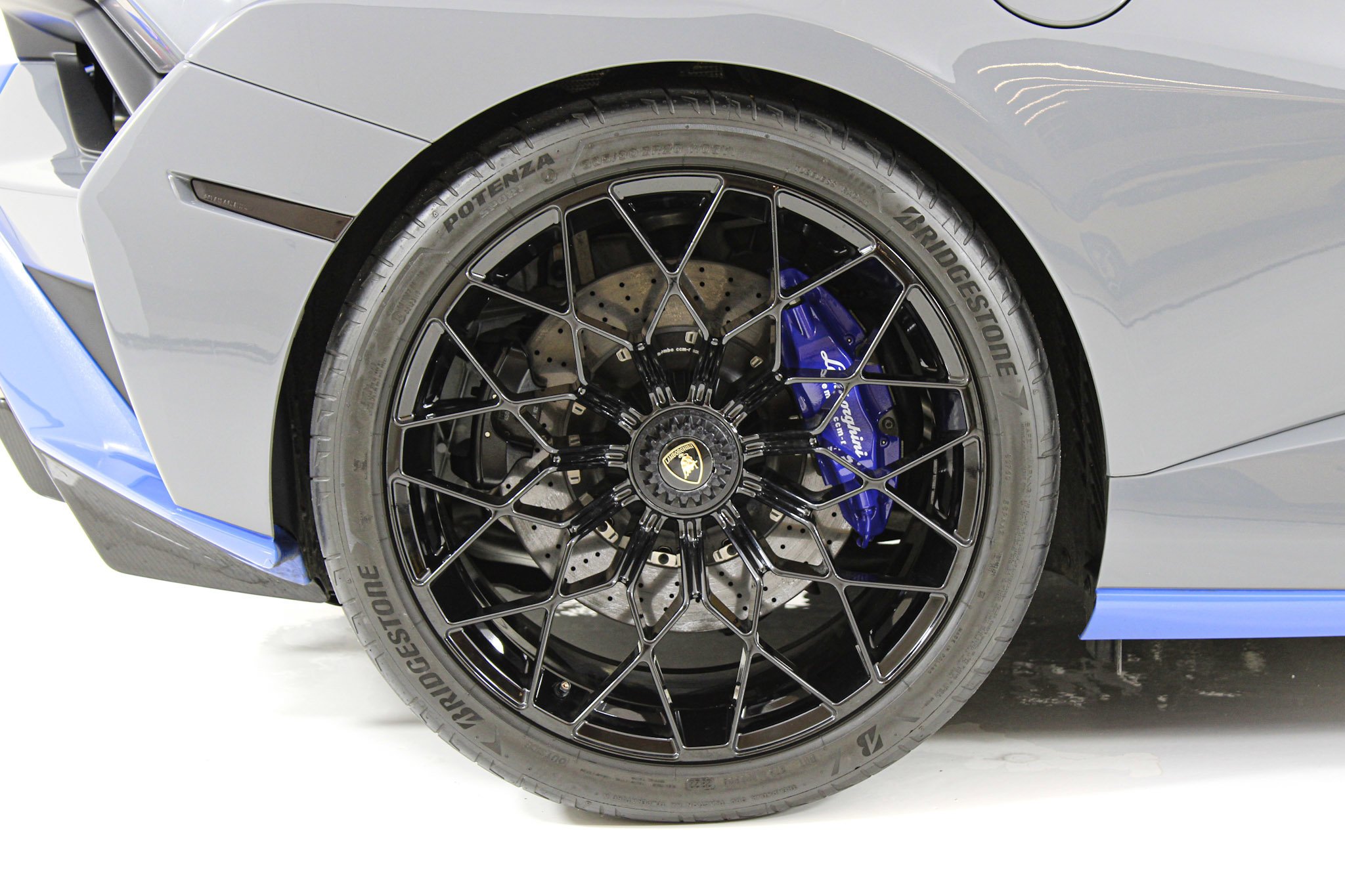 Used 2023 Gray Lamborghini  image 21