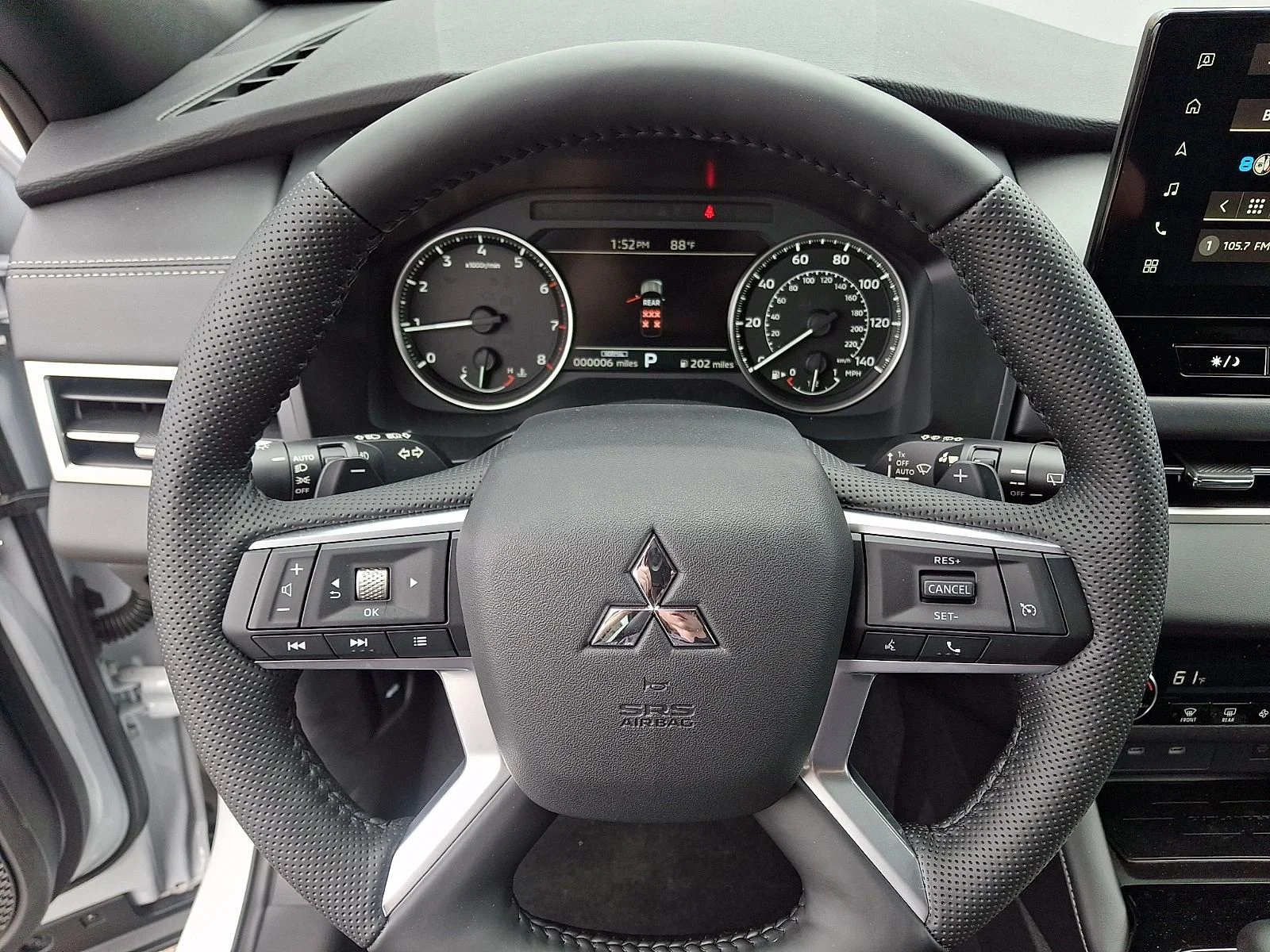 New 2026 White Mitsubishi LE image 18