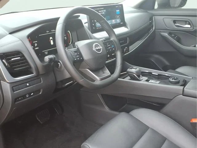 Used 2025 Silver Nissan SL Intelligent AWD image 8